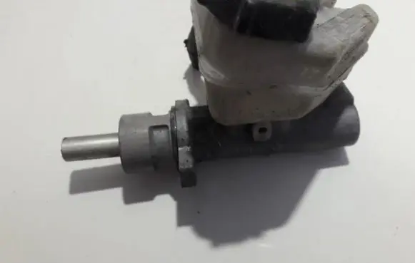 Ford Mondeo MK II Master brake cylinder 21029099 L481381