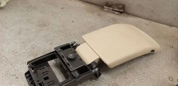 Volvo V70 Armrest 1303437