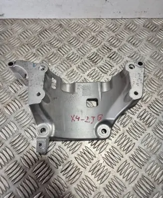 Volvo XC40 Generator/alternator bracket 31480101