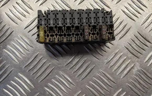 Mercedes-Benz E W210 Fuse box set 0015457901