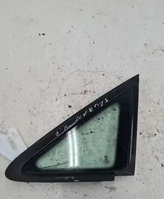 Volkswagen Touran I Front door vent window glass four-door 
