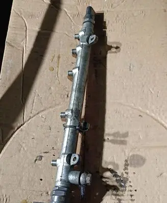 Mercedes-Benz E W211 Fuel main line pipe A6110700395 0445214038