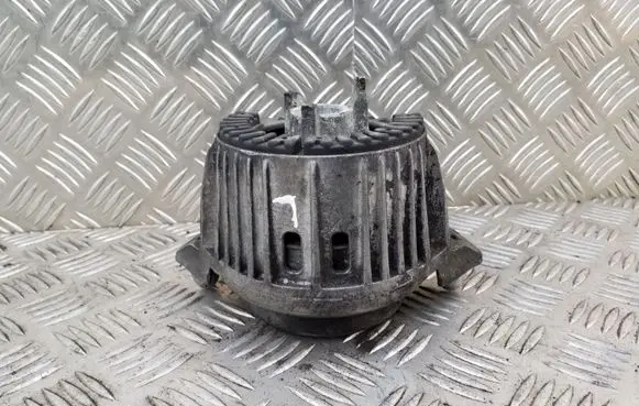 Mercedes-Benz E W212 Engine mount bracket A2042404817