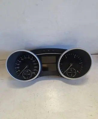 Speedometer (instrument cluster)