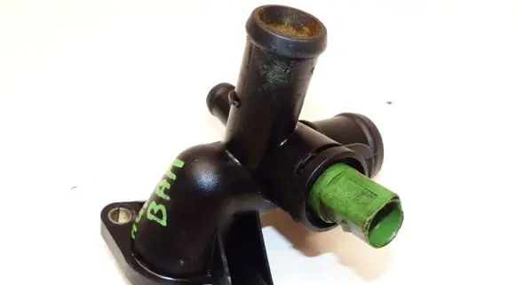 Engine coolant pipe/hose