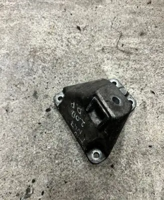 BMW 5 F10 F11 Engine mounting bracket 6795958 6781842