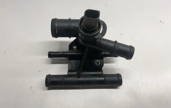 Volkswagen Golf V Thermostat housing 06F121133H