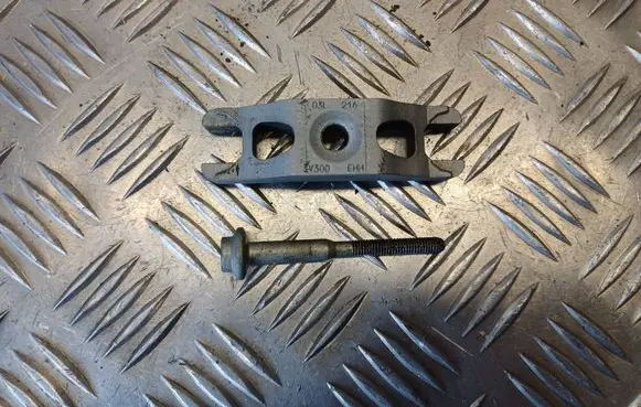 Volkswagen Golf VI Fuel Injector clamp holder 03L216