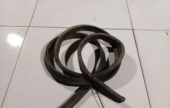 Mercedes-Benz R W251 Rubber seal front coupe door 