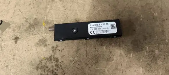 Mercedes-Benz E W238 Aerial antenna amplifier A2139056500