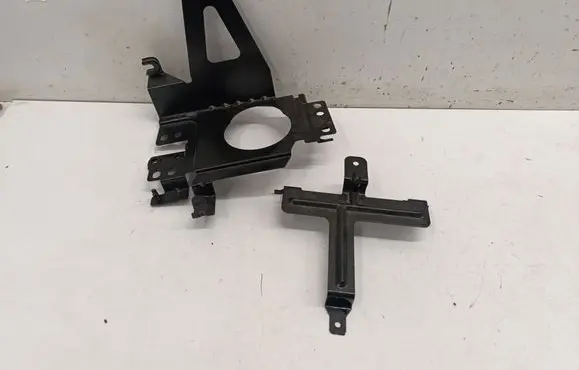 Nissan Qashqai J12 Battery bracket 