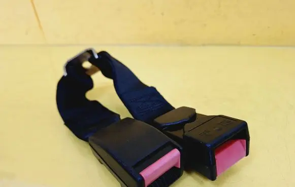 Opel Corsa B Rear seatbelt buckle 90359919B