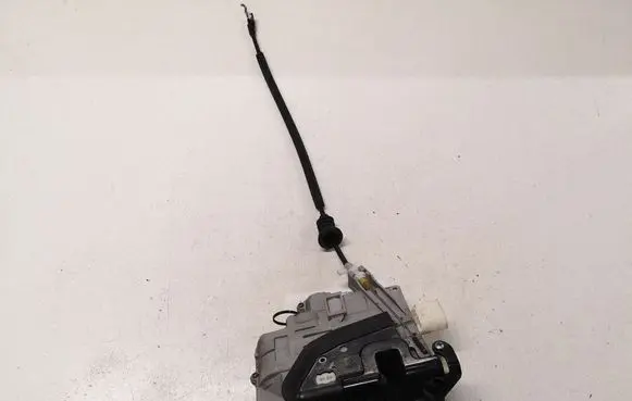 Volkswagen PASSAT B6 Front door lock 3C2837015A