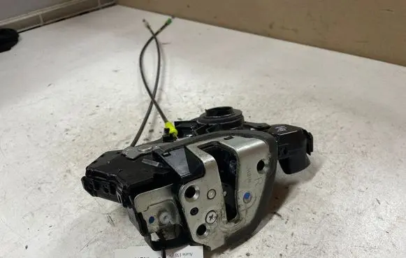 Toyota Auris 150 Front door lock