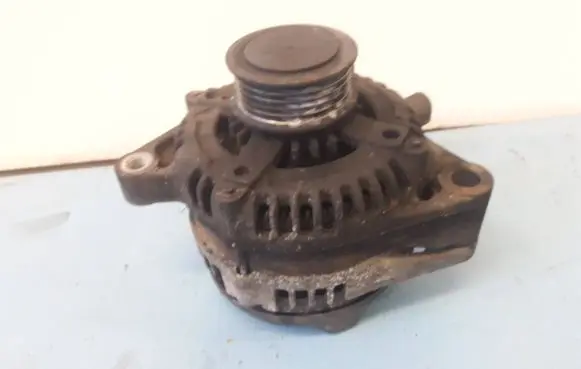 Toyota Corolla Verso AR10 Generator/alternator 2706027090