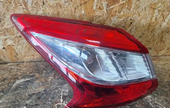 Nissan Pulsar Rear/tail lights 220-18066