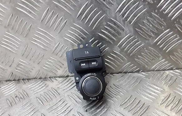 Nissan Pathfinder R52 Head unit multimedia control 283955X00C