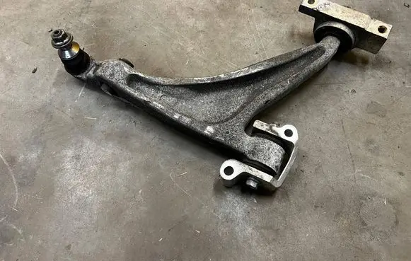 Volvo XC90 Front lower control arm/wishbone 