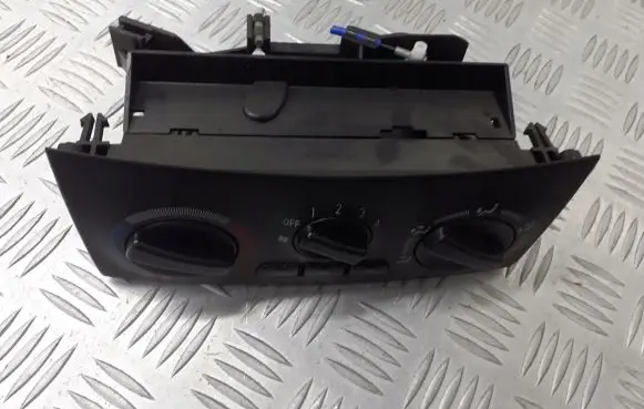 Mitsubishi Space Star Interior fan control switch MN108632