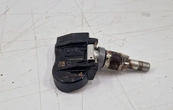 Nissan Qashqai Tire pressure sensor S180052048E