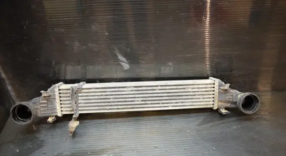 Mercedes-Benz E W211 Intercooler radiator A2115001102