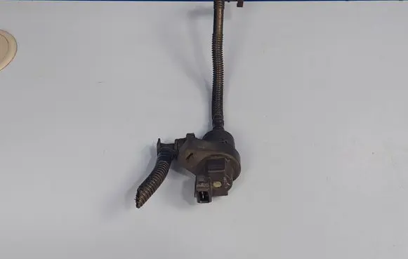 BMW 1 E81 E87 Fuel tank valve 7512582
