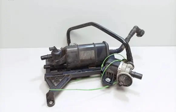 Active carbon filter fuel vapour canister