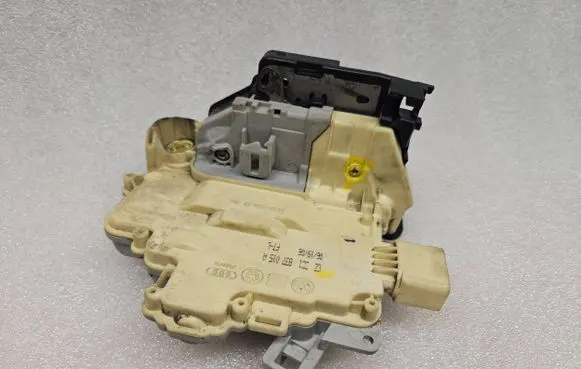 Audi Q7 4L Front door lock 3C1837015A