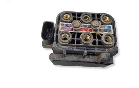 Audi A6 Allroad C6 Air suspension valve block 462610012