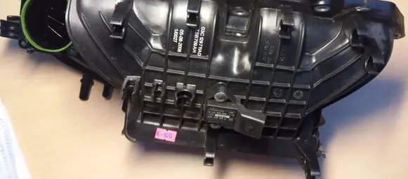 Volkswagen Golf VI Intake manifold 03C145749B