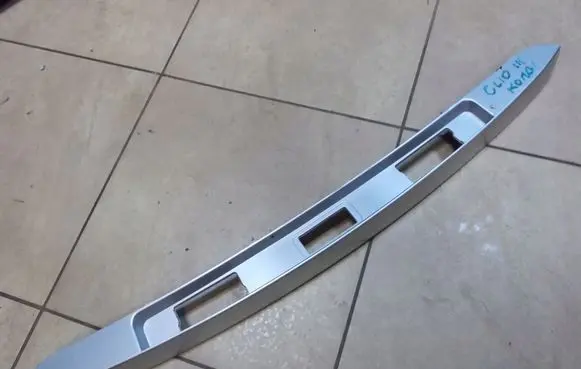 Renault Clio III Tailgate trim