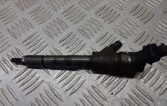 Toyota Auris 150 Fuel injector 23670-33040