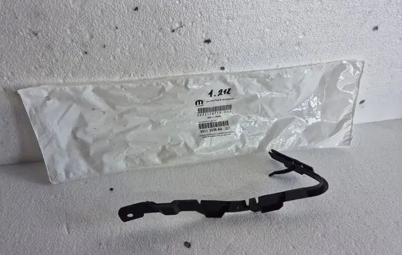 Chrysler Town u0026 Country V Front bumper mounting bracket 5113222AA 53170315 5113136AA