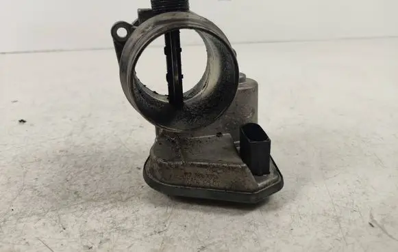BMW 1 E82 E88 Throttle valve 7804373 B72852354
