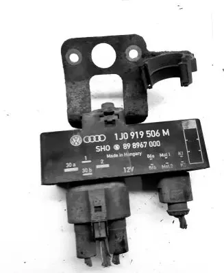 Volkswagen Polo Coolant fan relay 1J0919506M
