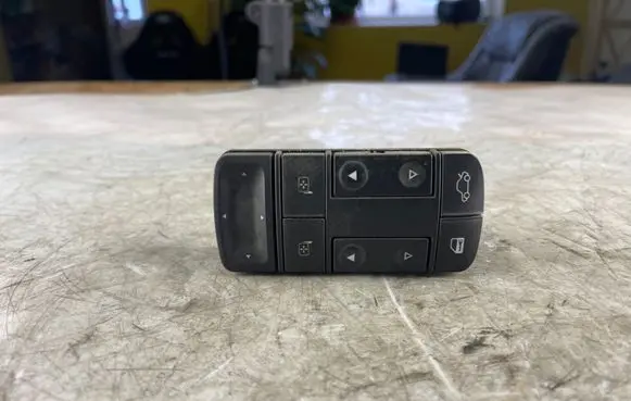 Opel Vectra C A set of switches 09185952 02172T