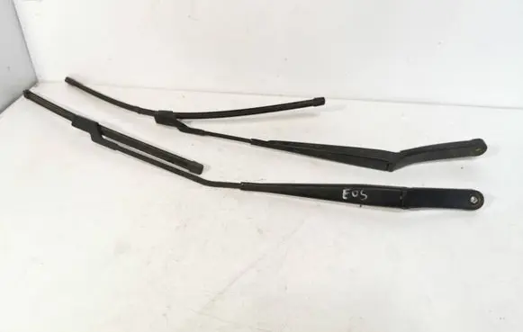 Volkswagen Eos Front wiper blade arm 1Q1955409