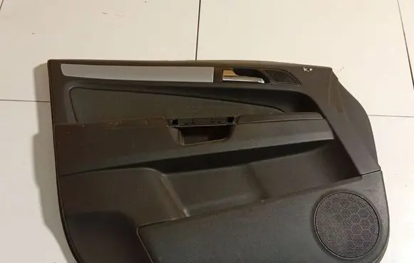 Opel Zafira B Front door card panel trim 13164484