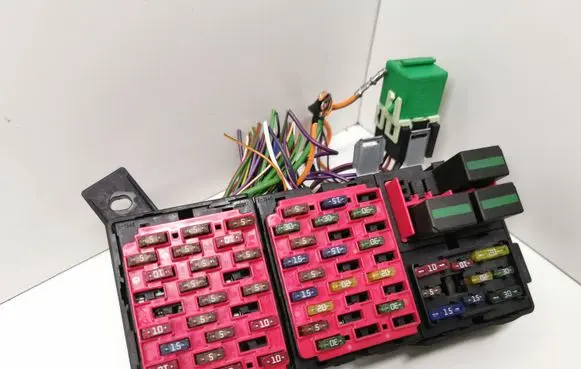 MG ZT - ZT-T Fuse box set E1546 E6044
