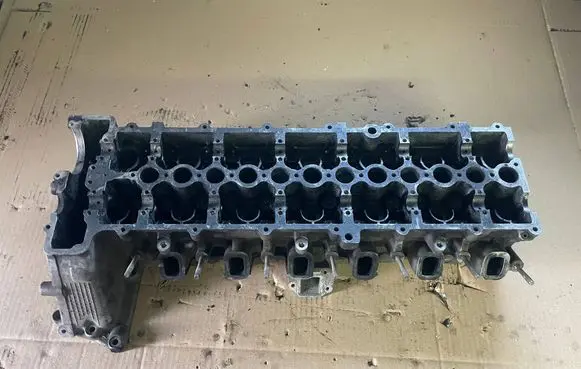 BMW 5 E39 Engine head 22468759
