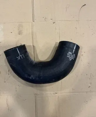 Audi Q7 4L Intercooler hose/pipe 4L0145972A