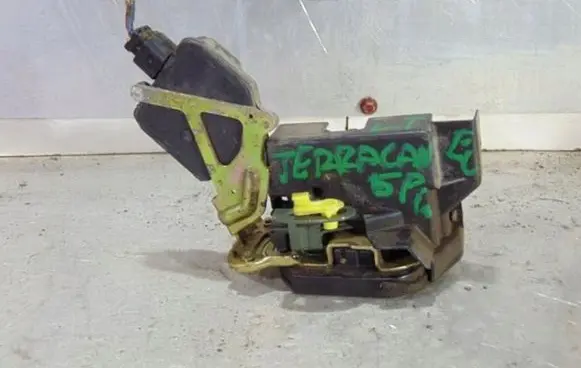 Hyundai Terracan Rear door lock