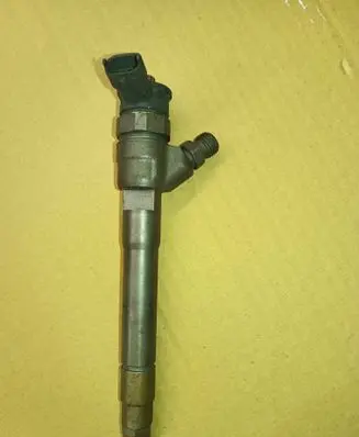 Renault Trafic III (X82) Fuel injector 0445110546