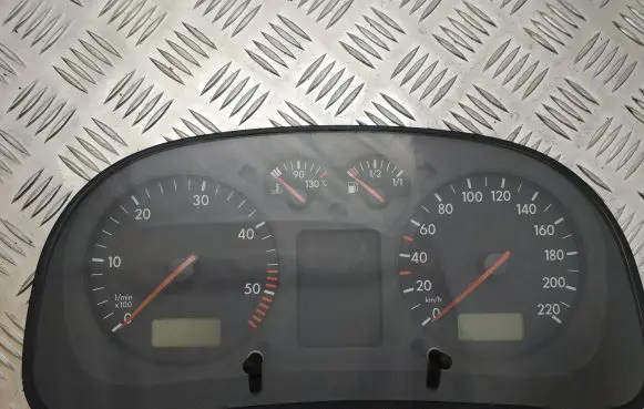Volkswagen Golf IV Speedometer (instrument cluster) 1J0919881D