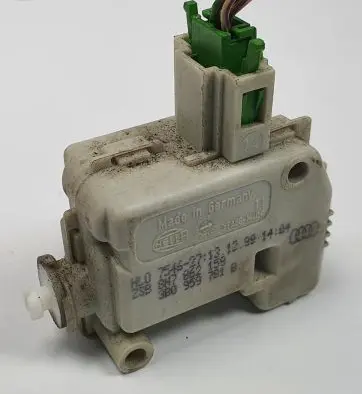 Fuel tank cap lock motor