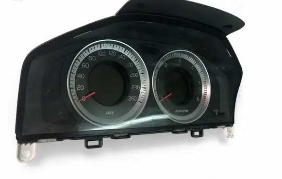 Volvo V70 Speedometer (instrument cluster) 31327582AA
