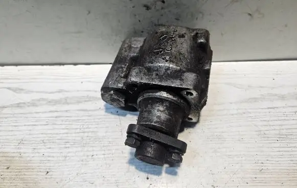 Volkswagen PASSAT B3 Power steering pump 7671501103