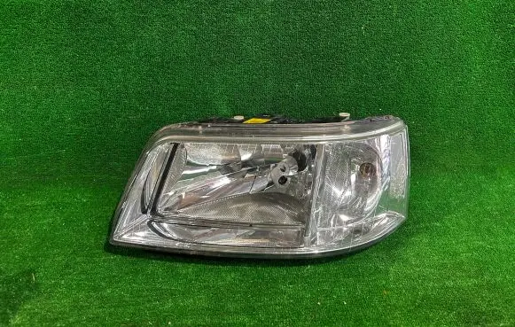 Volkswagen Transporter - Caravelle T5 Headlight/headlamp 7H1941015J 0301191301