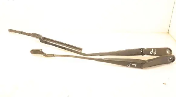 Volvo V60 Front wiper blade arm