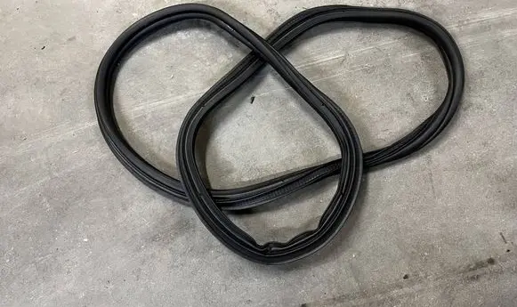 Chevrolet Camaro Seal rubber (tailgate) 87089499